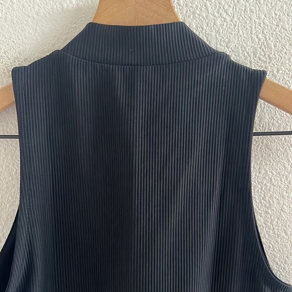 NWT Old Navy Black High Neck RIbbed Tank Powersoft Go-Dry XS - Picture 6 of 7